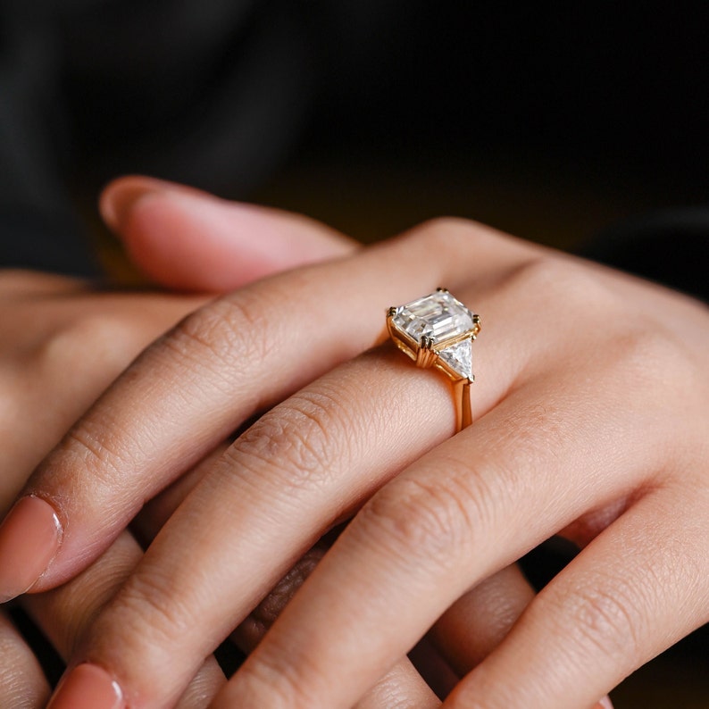 Stunning 1.0 - 2.0 CT Emerald Moissanite Engagement Ring with Three Stone Design 4