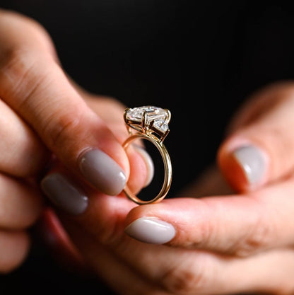 Stunning 1.0 - 2.0 CT Emerald Moissanite Engagement Ring with Three Stone Design 4