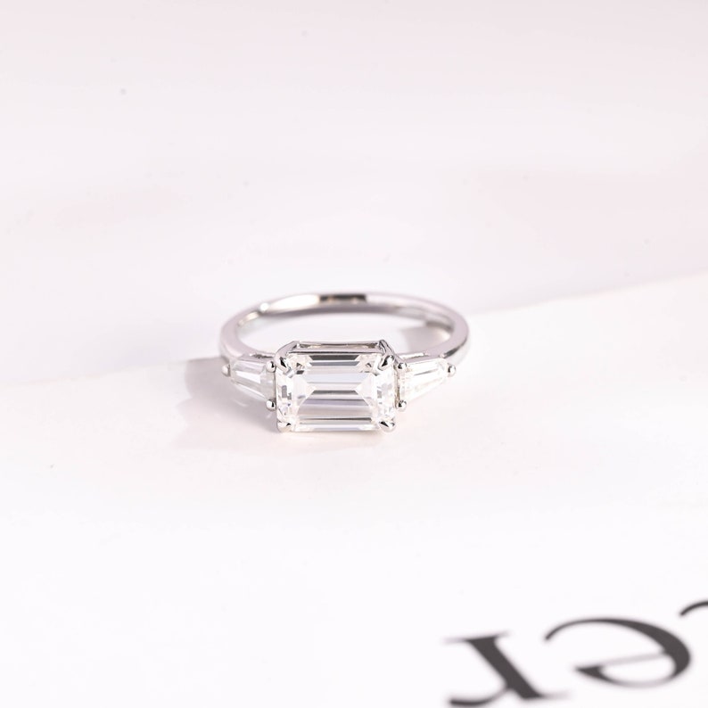 Stunning 1.0 - 2.0 CT Emerald Moissanite Engagement Ring with Three Stone Design 1